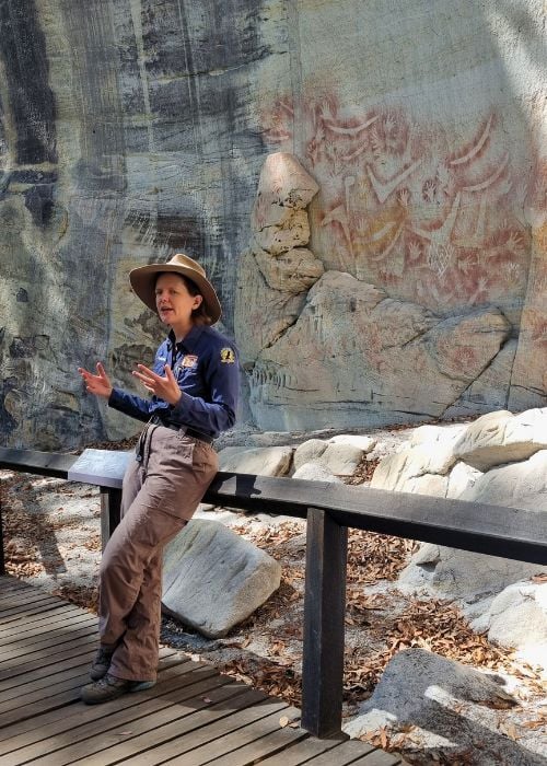 AW leader and local expert _ Learning about Aboriginal art from a local expert