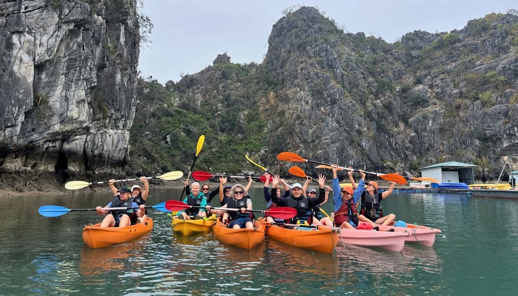 Canoeing in Ha Long Bay