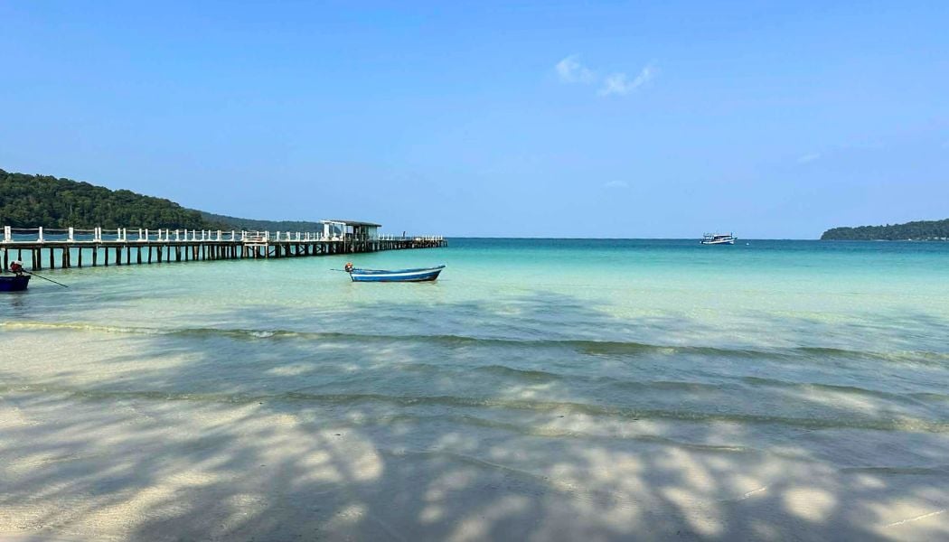 Crystal clear water at Koh Rong Sanloem Sarasen Bay