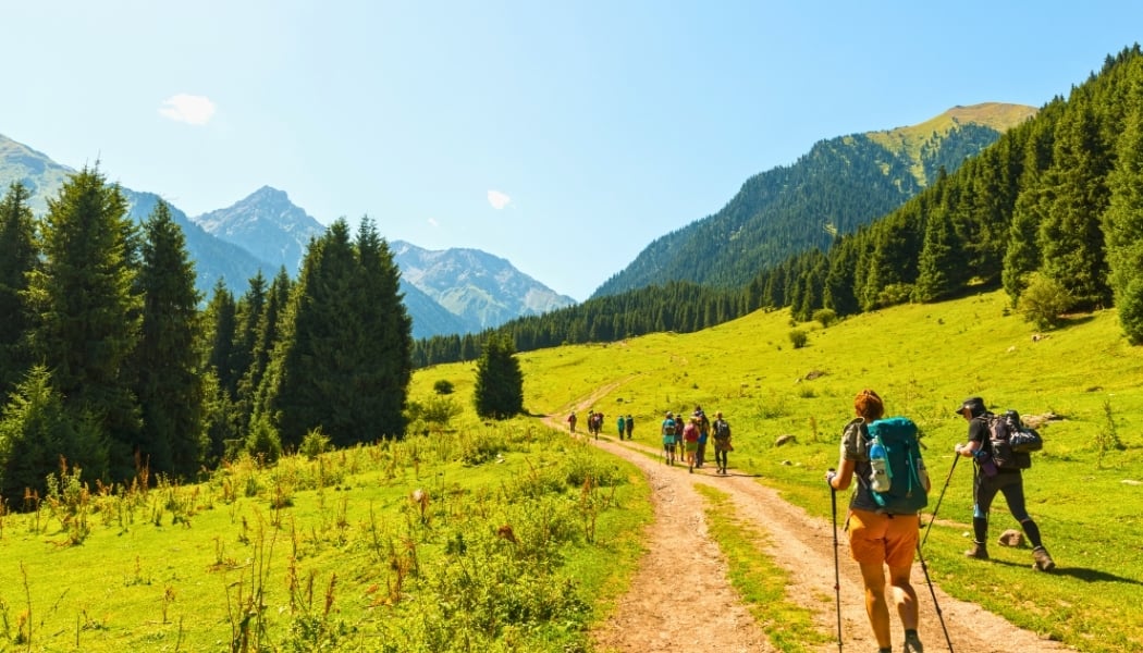 Green hiking trails in Altyn-Arashan Valley
