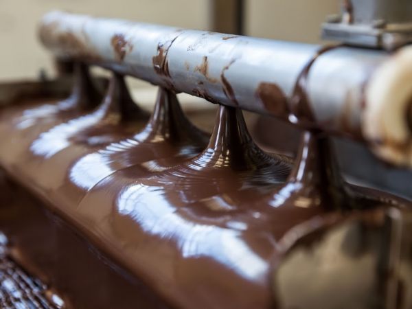Chocolate Enrobing machine a veritiable fountain of chocolate