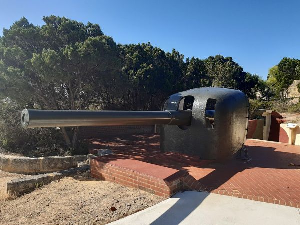 A 6in Mark VII gun replica at Leighton Battery By Calistemon - https://commons.wikimedia.org/w/index.php?curid=89442361