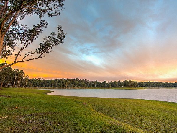 Lake Samsonvale - Image courtesy of https://www.visitmoretonbayregion.com.au